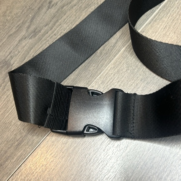 ZYIA Active Black Speckled Crossbody Bag - Picture 5 of 11